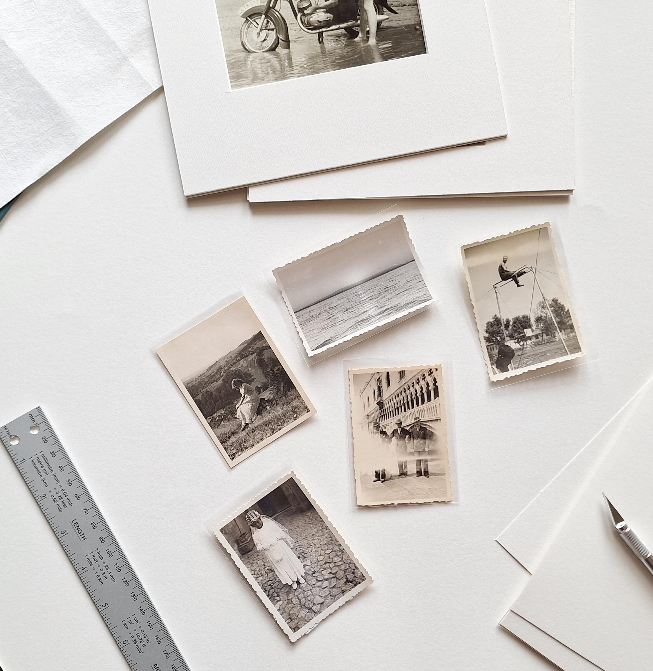 Atelier CAMUN - Framed antique photographs & other vintage imagery Atelier CAMUN - Framed antique photographs & other vintage imagery